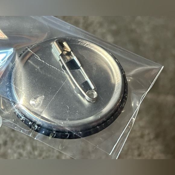 Kingdom Hearts Black & Silver Holographic Can Badge Pin Logo Japan Official Rare - Picture 6 of 7